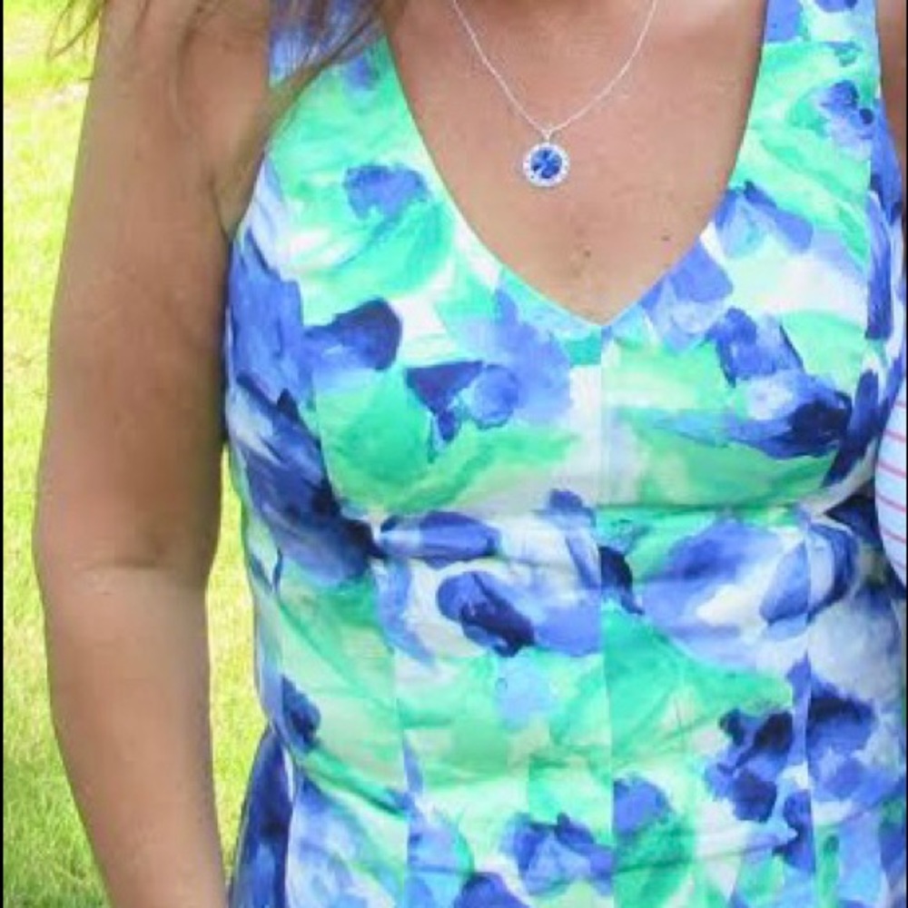 Chaps Sleeveless summer dress Size 10
V neck front and back Blues, Greens, White - Picture 7 of 11